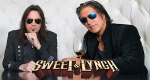 Vídeo del concierto de los reunidos VENOM en Japón. Michael Sweet no descarta otro disco de SWEET & LYNCH. OMISSION estrenan single. Nuevo vídeo de SCARECROW AVENUE.