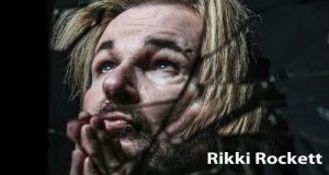 Novedades de la biografía de Rikki Rockett. Disco en solitario del bajista de SKID ROW Rachel Bolan. SISTER SIN estrenan versión de CINDERELLA.