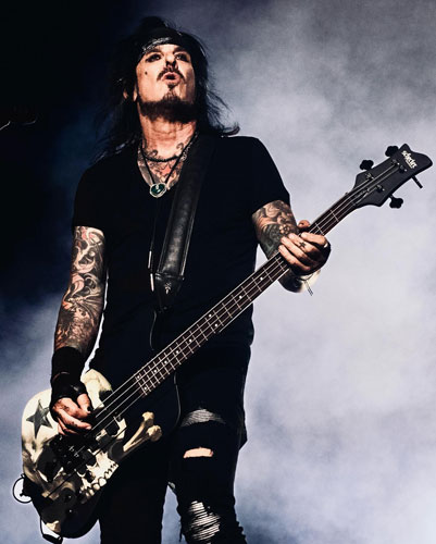 M&Ouml;TLEY CR&Uuml;E