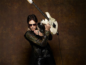 STEVE VAI